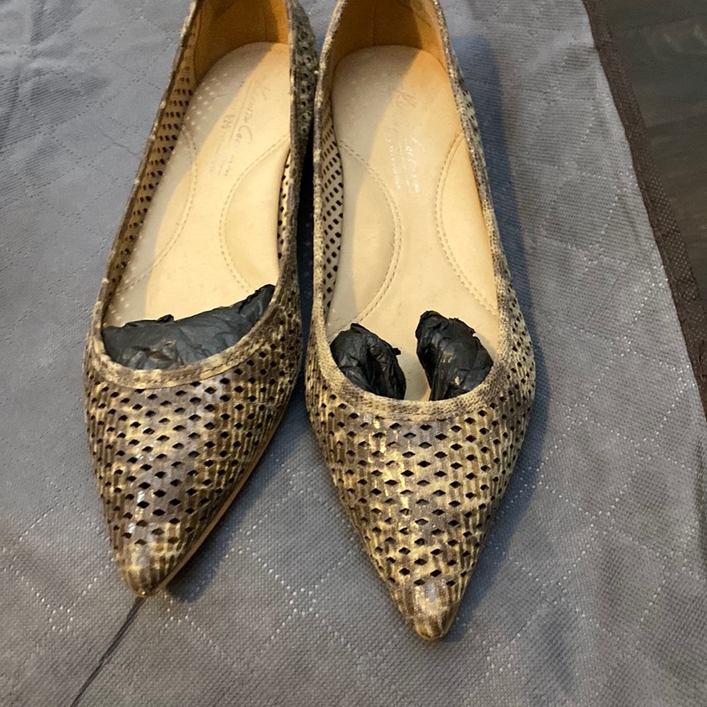 Kenneth Cole leather shoes. Size 7.5 womens
